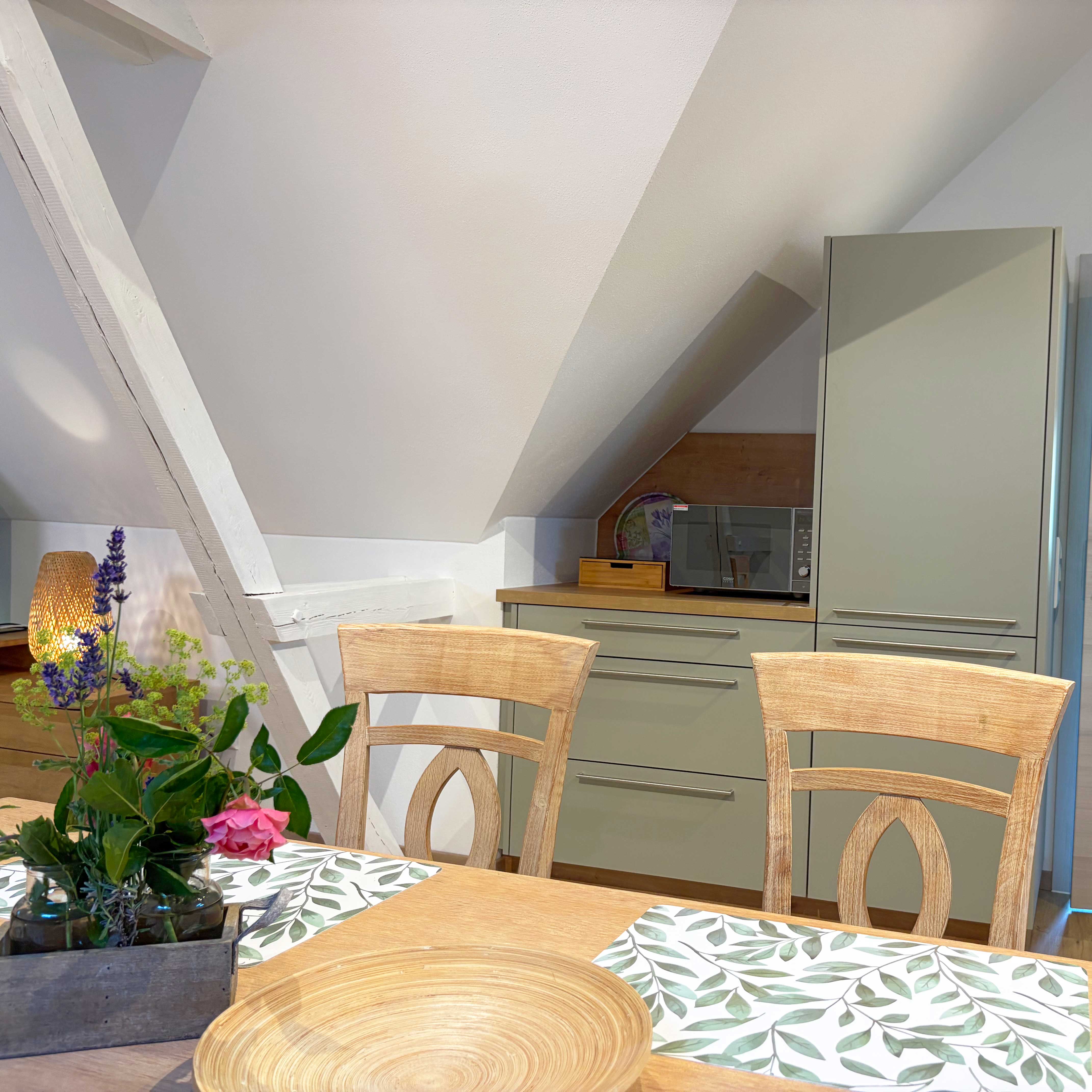 K�che - Tisch, St�hle, K�hlschrank
