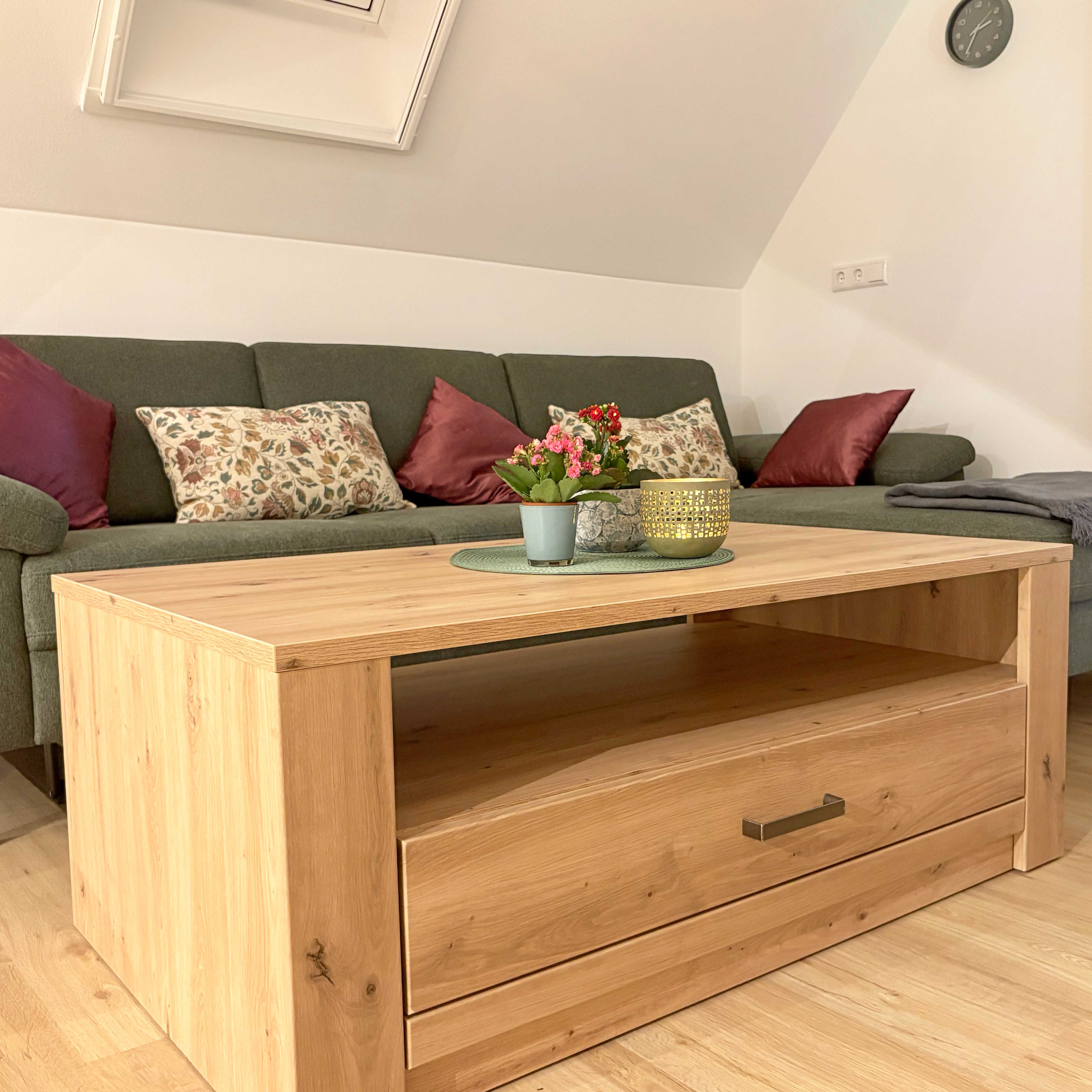 Wohnbereich - Sofa, Tisch